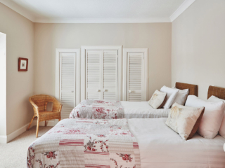 The twin bedroom at Lochview Apartment part of Brambles hotel in Inveraray in Scotland
